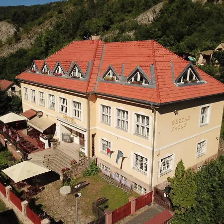 Penzion Obecna Skola 3*