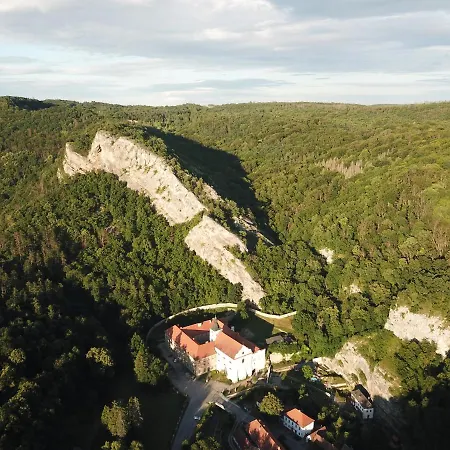 Hotel Obecna Skola Svaty Jan pod Skalou