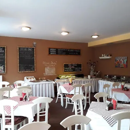 Szálloda Obecna Skola 3*