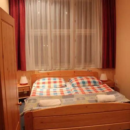 Penzion Obecna Skola 3* Svatý Jan pod Skalou