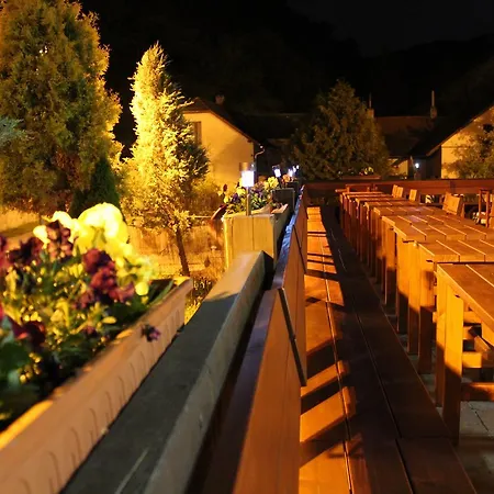 Obecna Skola Svatý Jan pod Skalou