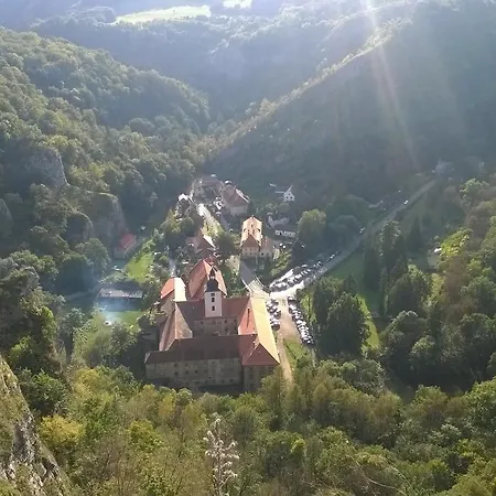 Pensionat Obecna Skola