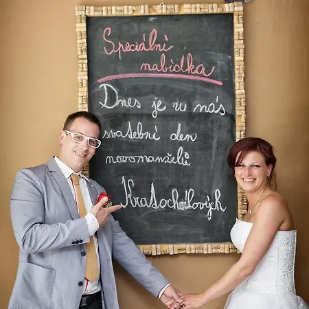 Obecna Skola Szálloda Svatý Jan pod Skalou