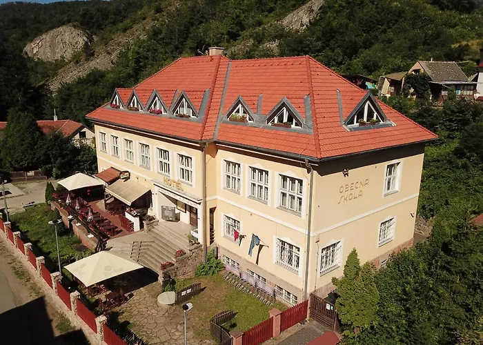 Obecna Skola 3*