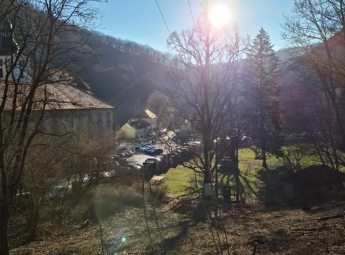 Obecna Skola 3*