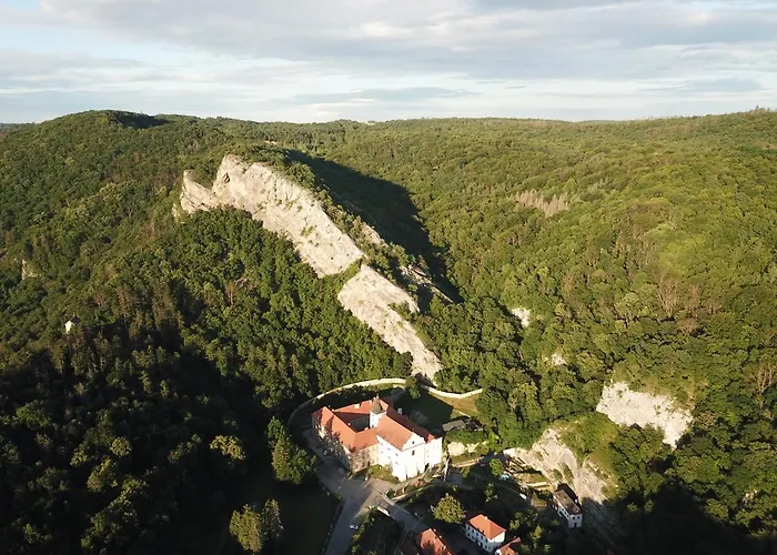 Hotel Obecna Skola Svatý Jan pod Skalou