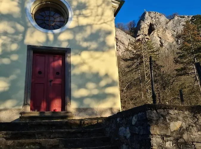 Obecna Skola 3* Svatý Jan pod Skalou