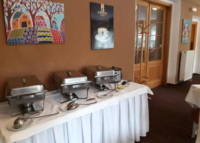 Obecna Skola Hotel 3*